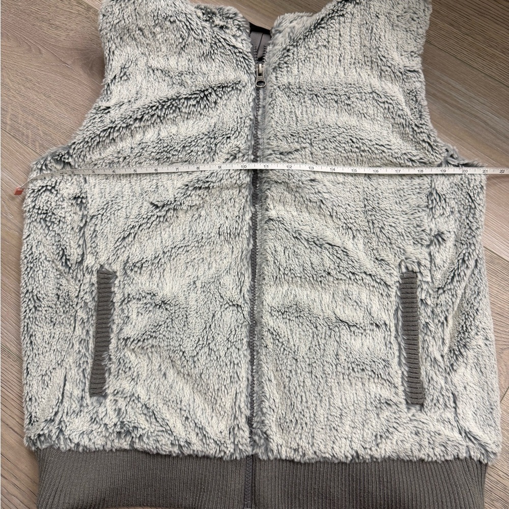 Patagonia Hooded Fleece Vest - Picture 6 of 9